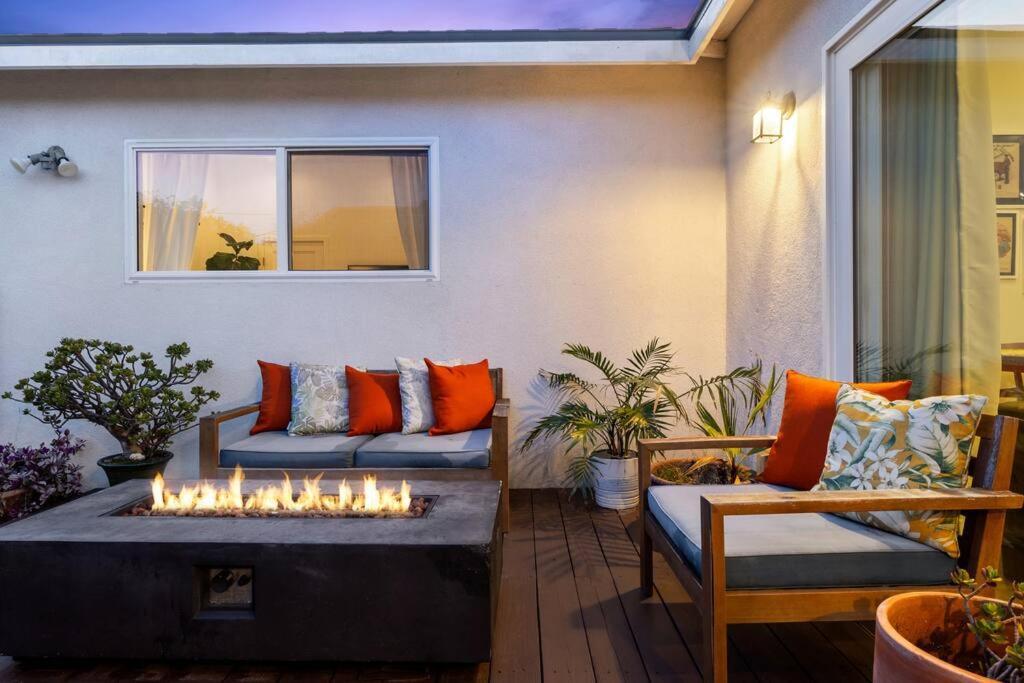 Modern Spacious Romantic La Gated Yard Hottub *