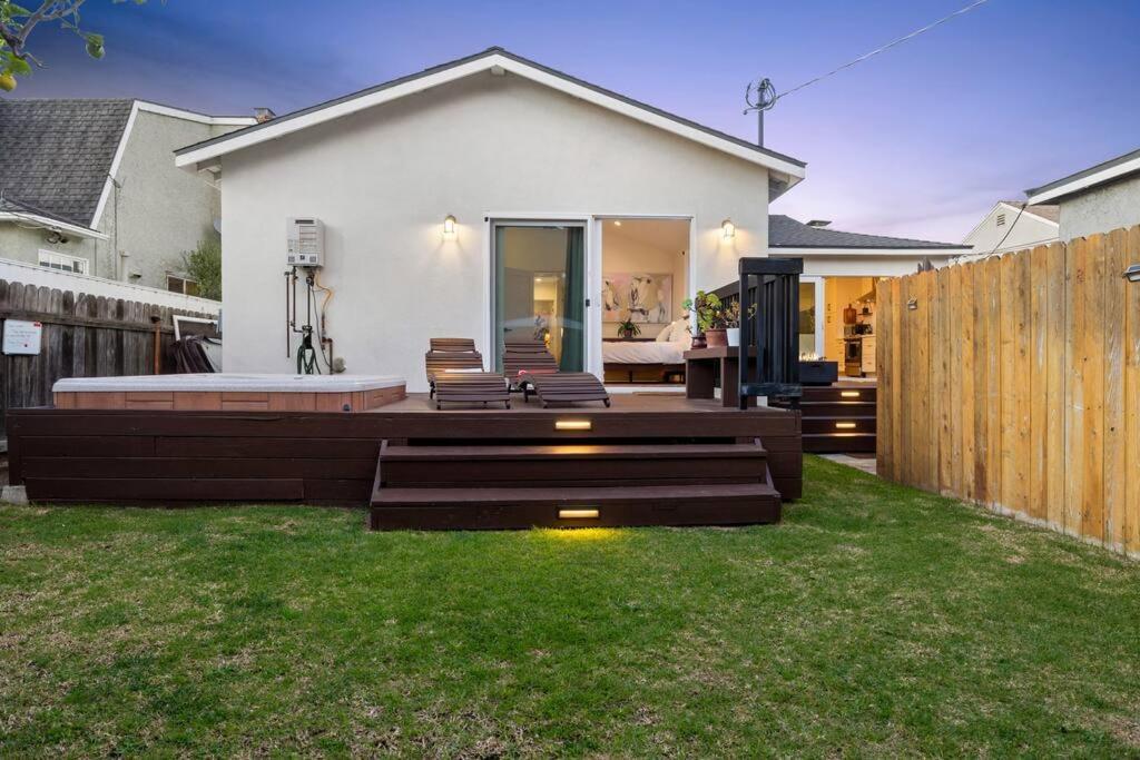 Holiday home Modern Spacious Romantic La Gated Yard Hottub