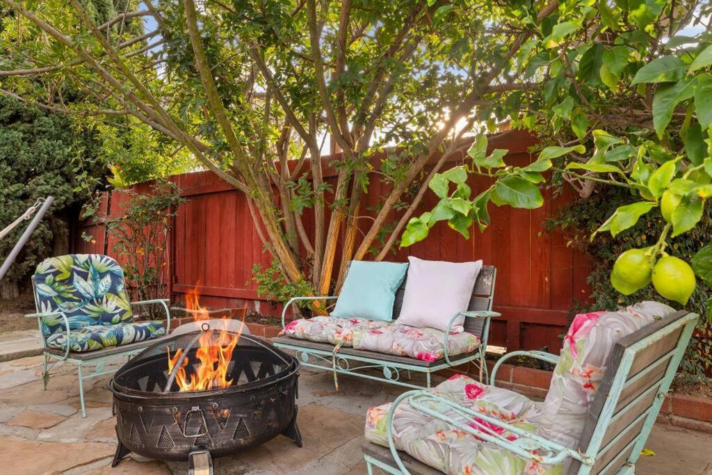 Modern Spacious Romantic La Gated Yard Hottub