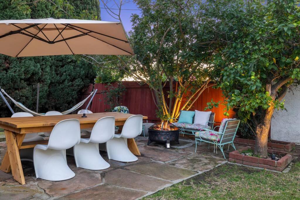 Holiday home Modern Spacious Romantic La Gated Yard Hottub *